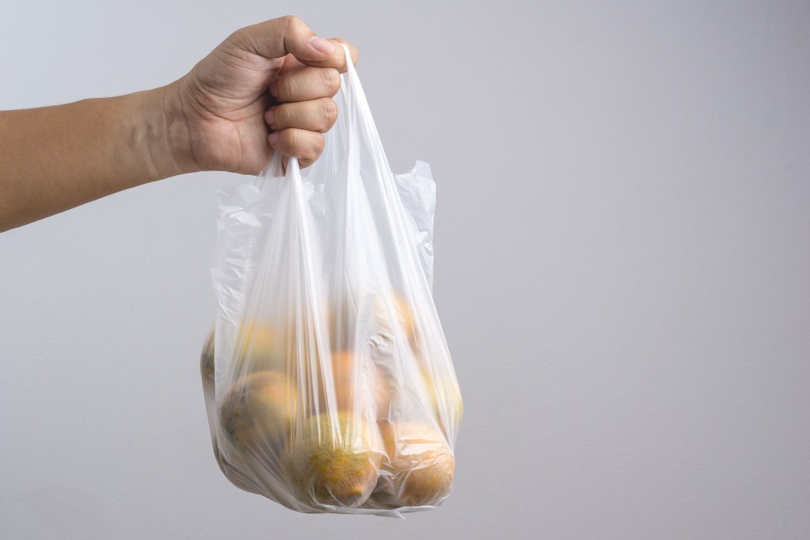 Douanes : 64 tonnes de sacs en plastique saisis en 2024, une baisse de 76 %