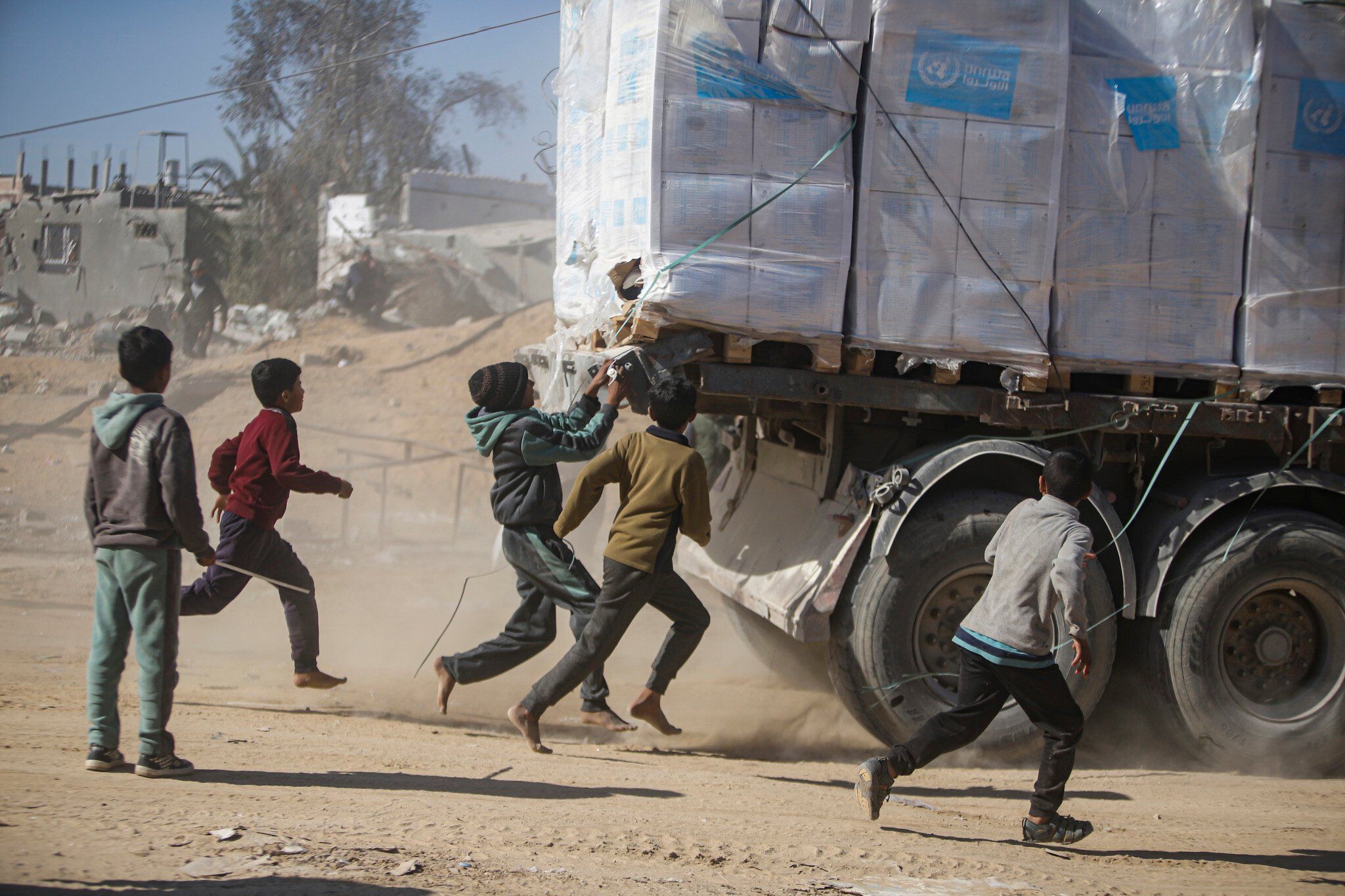 Alerte maximale de l’ONU : Gaza au bord d’une famine généralisée, soutenue par un élan de solidarité internationale, notamment du Maroc
